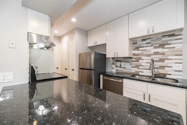 Building Photo - 2750 Holly Hall St