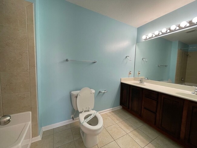 Building Photo - Absolutely Adorable!