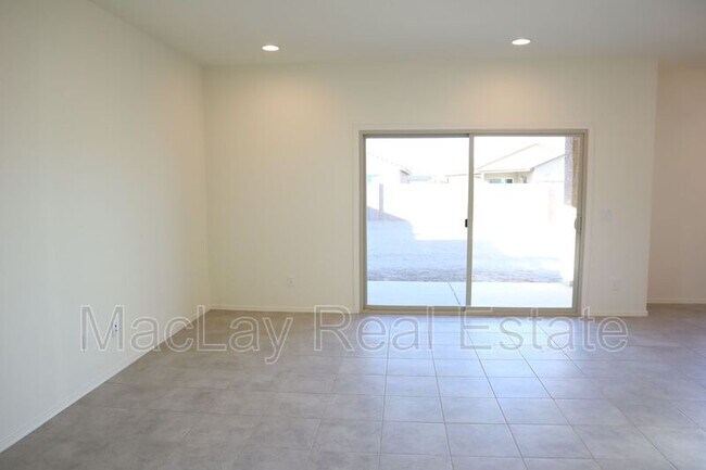 Building Photo - 10676 W Golson Dr