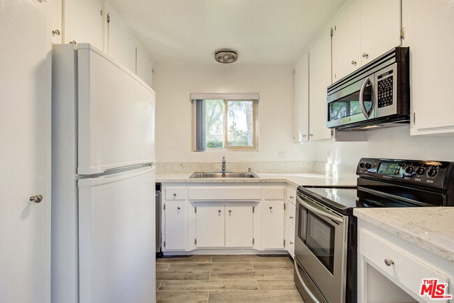 Building Photo - 2230 Redondo Blvd