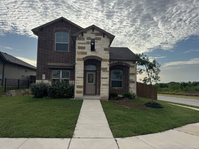 Building Photo - Three bed two bath two car garage in Cotto...