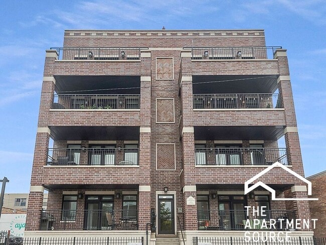 Building Photo - 1324 W Grand Ave