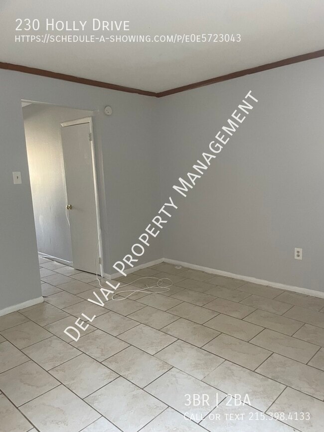 Building Photo - 230 Holly Dr