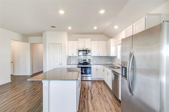 Building Photo - 730 Carol Dr