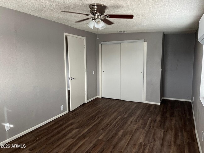 Building Photo - 102 E Ivy St