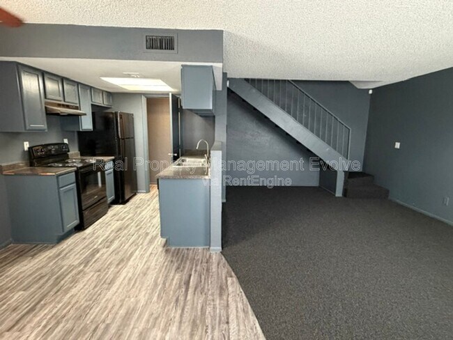 Building Photo - 2689 W Ocotillo Rd