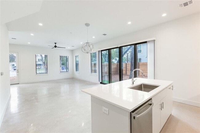 Building Photo - 1116 Walton Ln