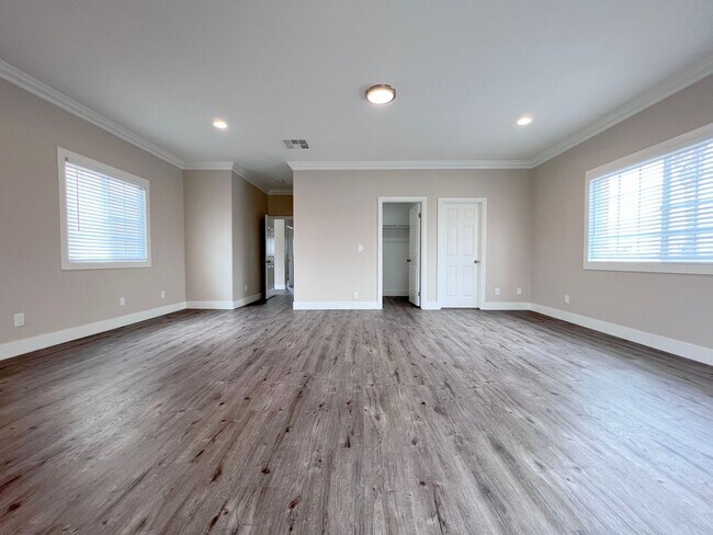 Building Photo - NEW AC - Bright & Spacious Single-Family Home with Pool