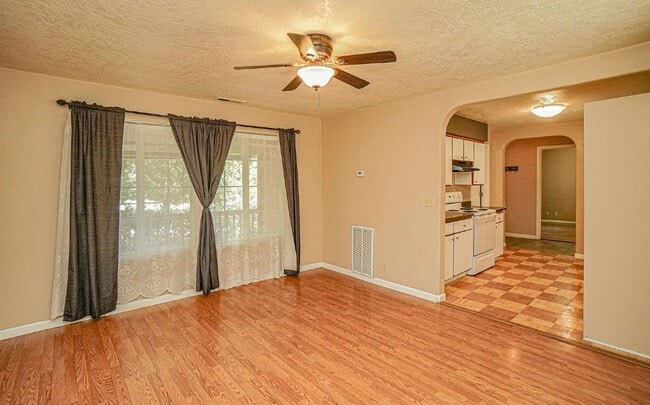 Building Photo - Cozy Cottage Style Home for Rent