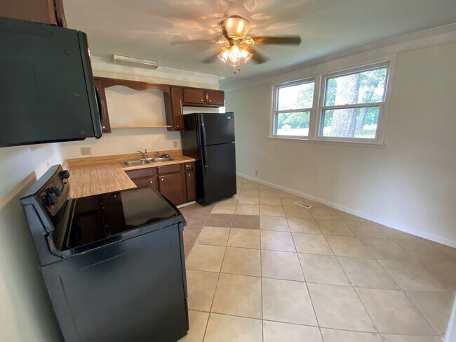 Building Photo - Pet Friendly Home For Rent Near Post!