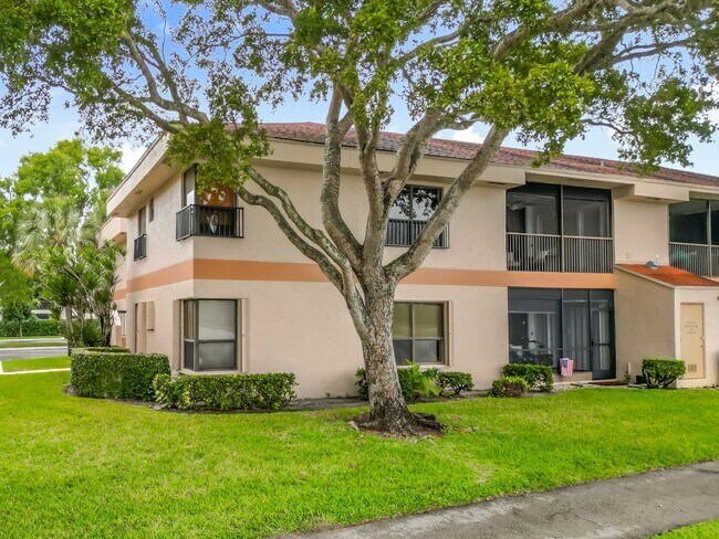 Building Photo - Gorgeous 3 bedroom Corner Unit with Lake view in Coconut Creek