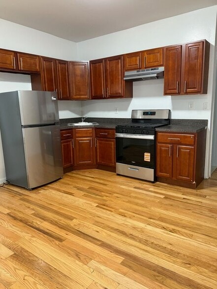 Building Photo - 166 Goodwin Ave