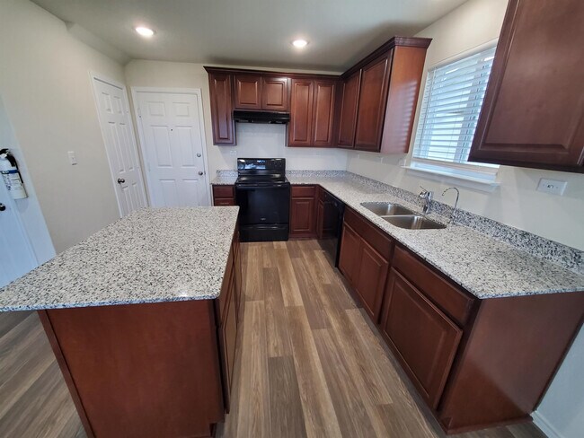 Building Photo - 743 Retama Pass