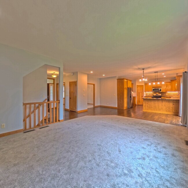 Building Photo - 11956 Castle Rock Ct N