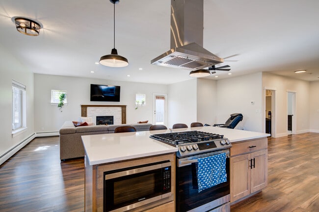 Building Photo - 32 E Clara Ct