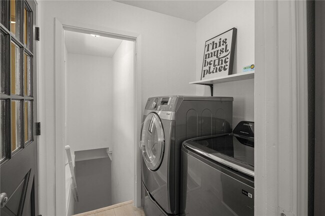 Building Photo - 2 Southport Ln