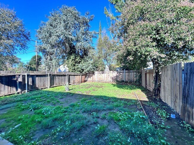 Building Photo - 9137-9139 Tuolumne Drive