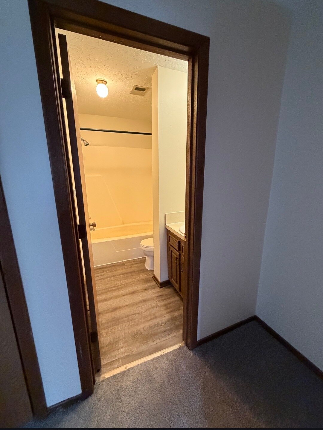 Upstairs - Full bath - 624 Portage Lakes Dr