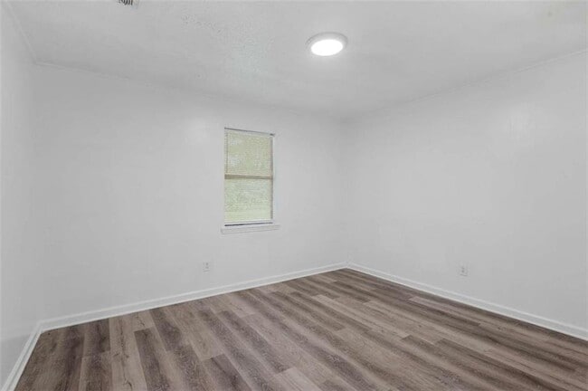 Building Photo - 117 Tanglewood Dr
