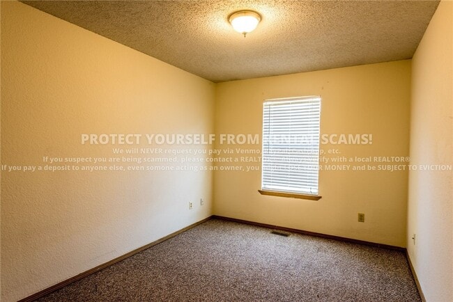 Building Photo - 686 W Martha Dr