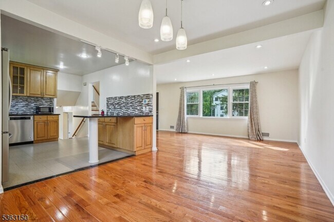 Primary Photo - 20 Brookside Pl