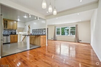 Building Photo - 20 Brookside Pl