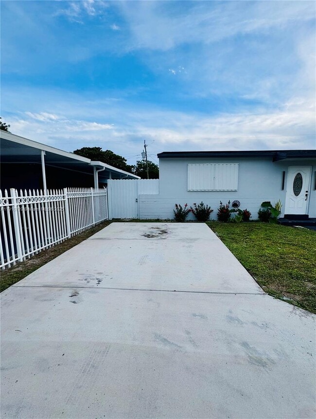 Primary Photo - 3450 NW 170th St