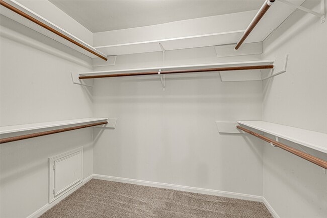 Building Photo - 5702 Vestavia Dr