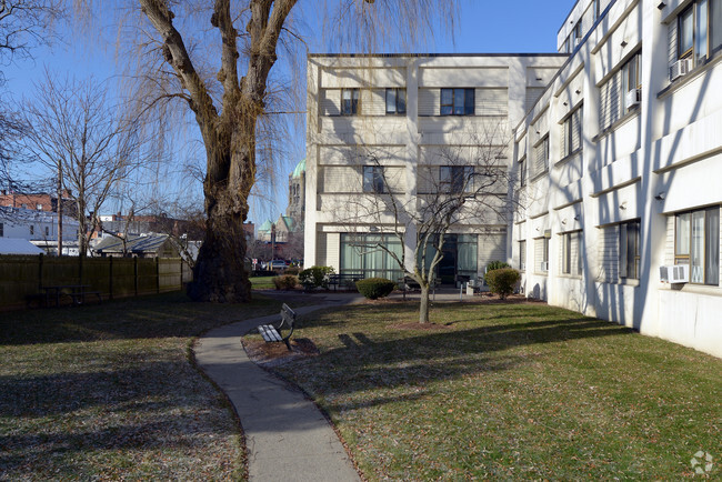 Building Photo - School Street Apartments