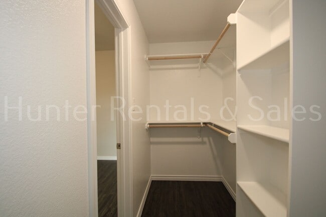 Building Photo - 505 Bonnie Dr