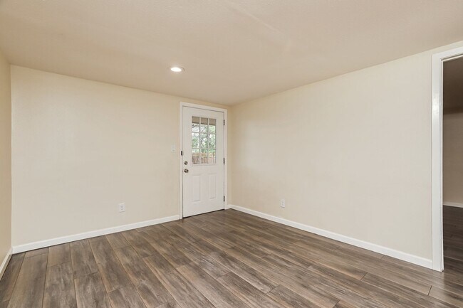 Building Photo - 3 bedrooms, HUGE yard, detached workshop & She shed, No HOA - Only 2 miles from Randolph AFB
