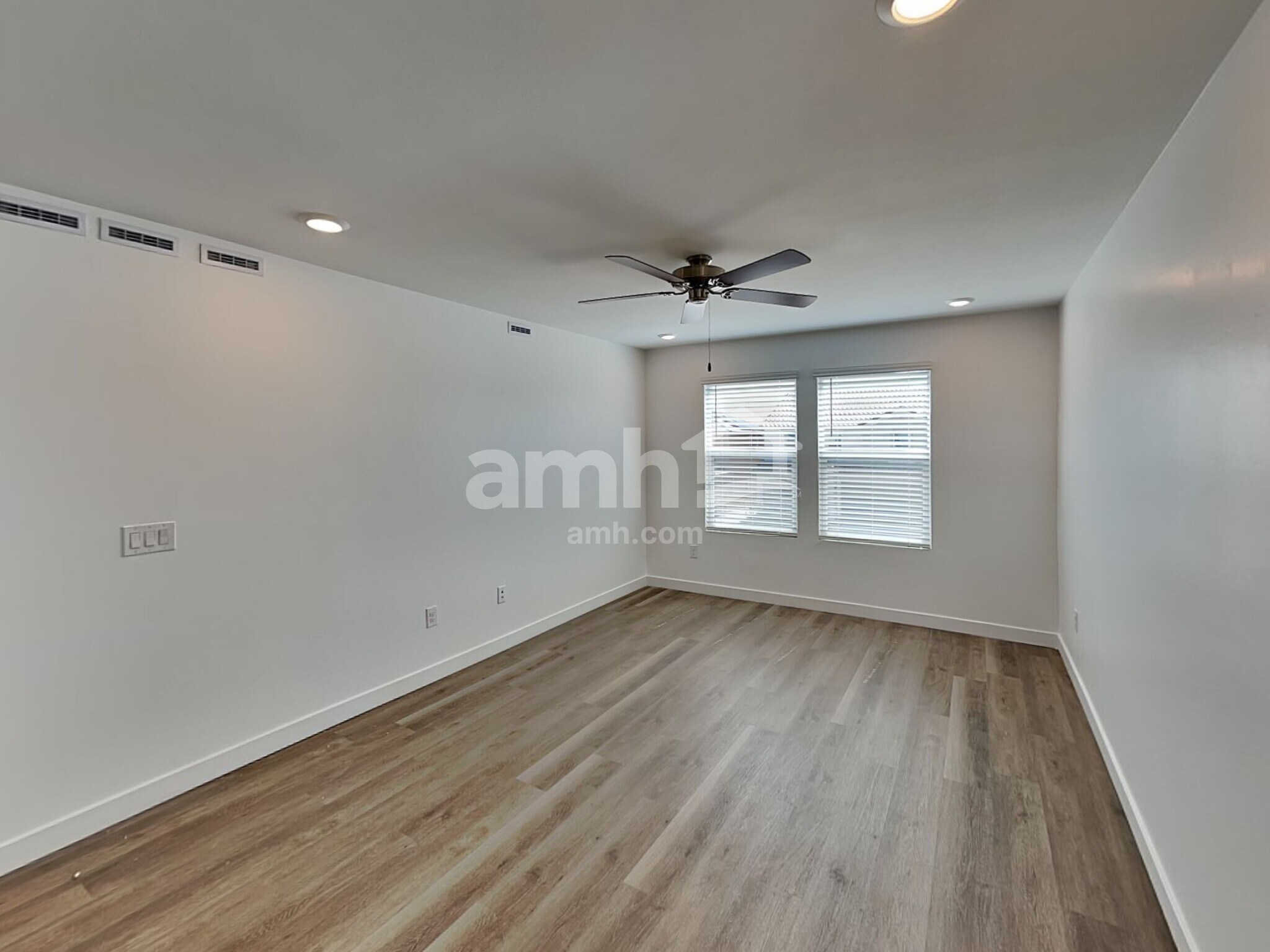 Building Photo - 9555 Harkes Dr