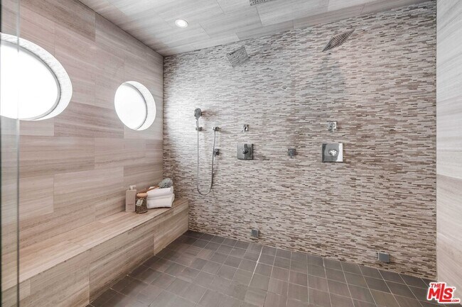 Building Photo - 770 Paseo Miramar