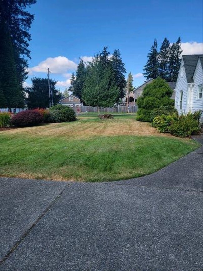 Building Photo - Spanaway 3 bedroom Craftsman w/ 2+ car garage