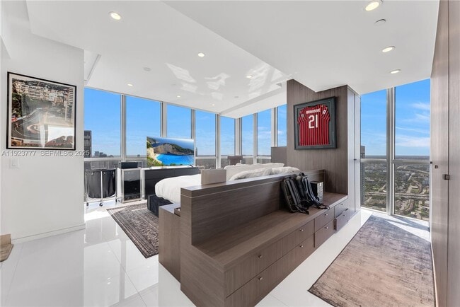 Building Photo - 1100 Biscayne Blvd