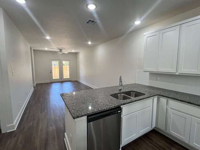 Building Photo - Call Green Oak Property Management to schedule your tour today!