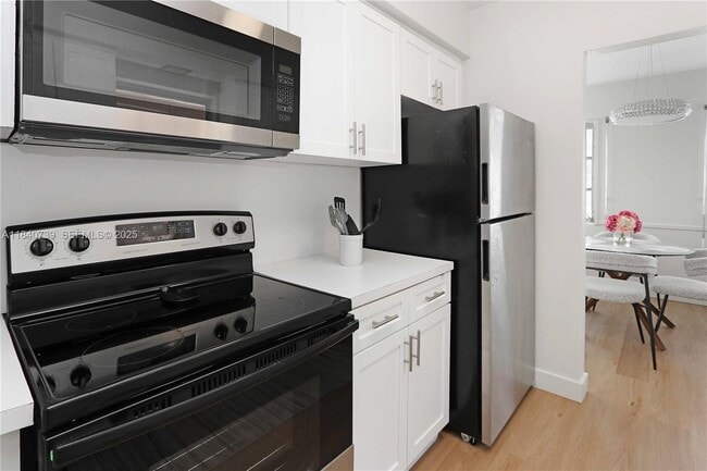 Building Photo - 326 Van Buren St