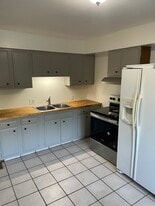 Building Photo - 330 Diane St