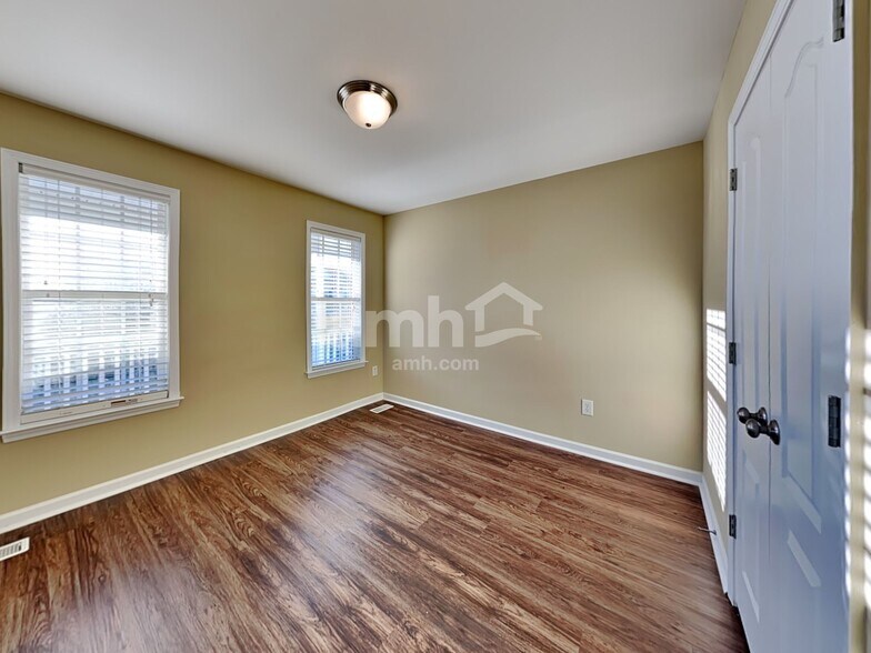 Building Photo - 1067 S Willhaven Dr