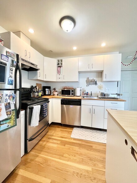 Building Photo - 17 Raymond St