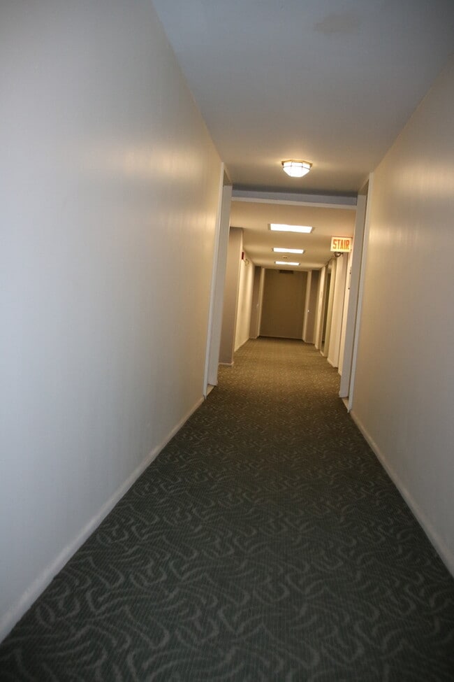 Building Photo - 5701 N Sheridan Rd