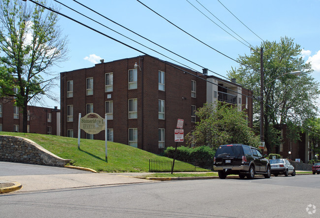 Building Photo - Stoneridge Apartments