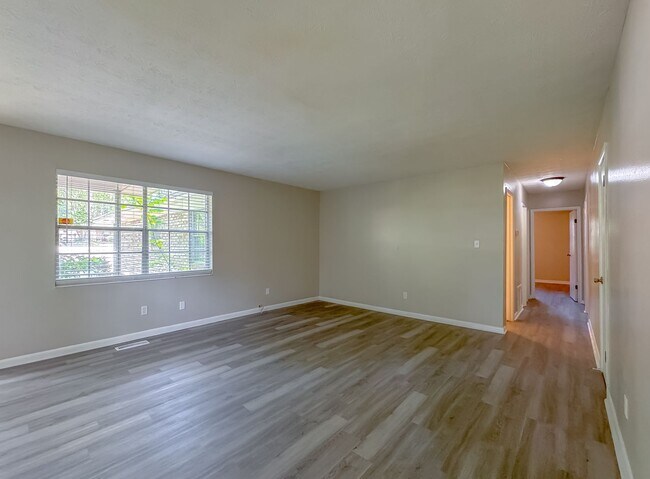 Building Photo - 1726 Hartsfield Rd