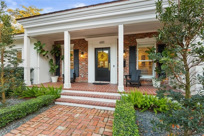 Building Photo - 600 San Lorenzo Ave