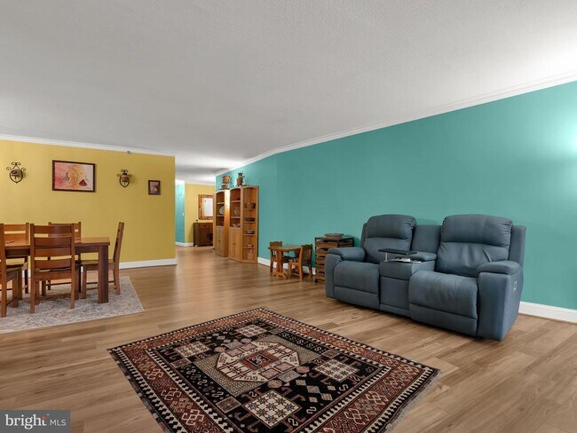 Building Photo - 1300 Crystal Dr