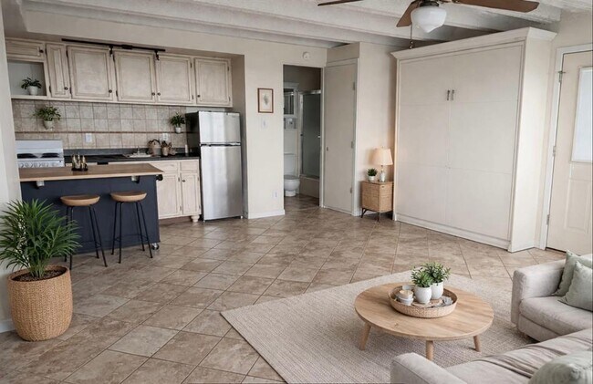 Building Photo - 5916 Lago Vista Way