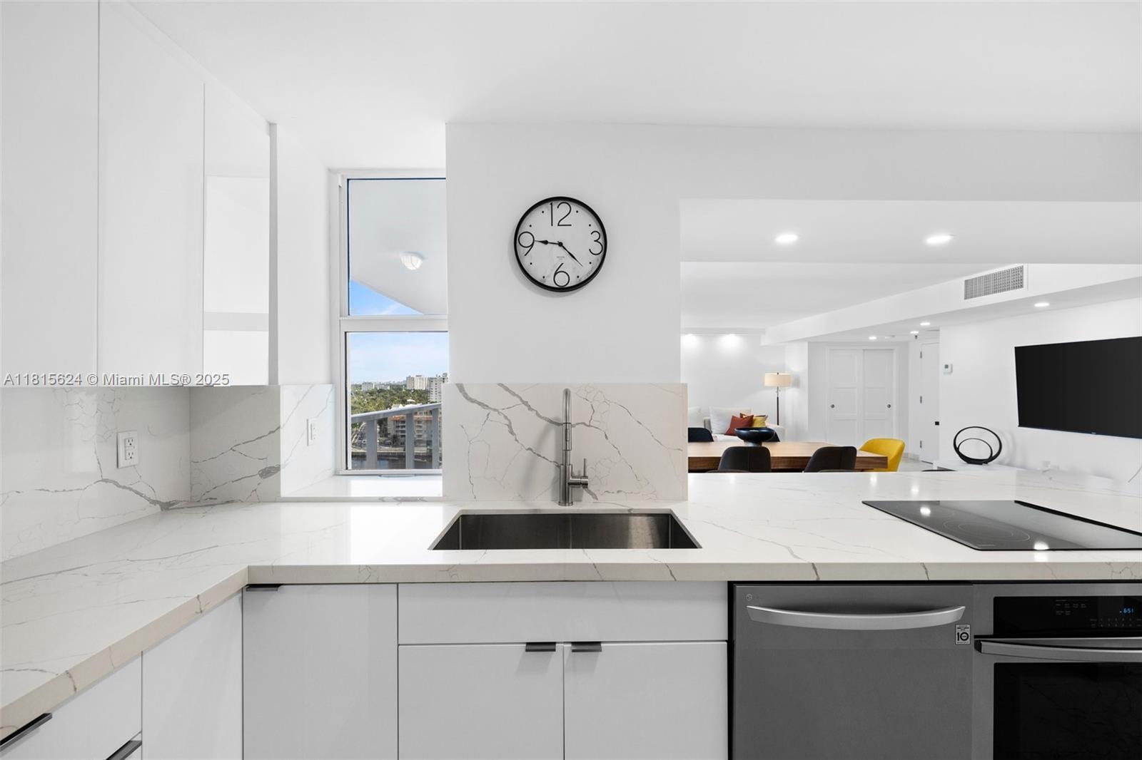 Building Photo - 2401 Collins Ave