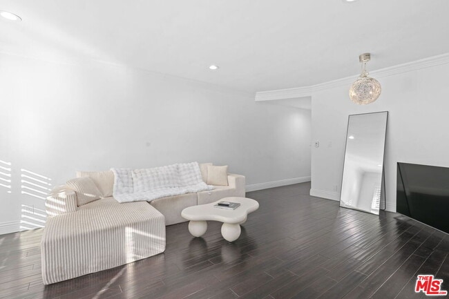 Building Photo - 11646 Chenault St