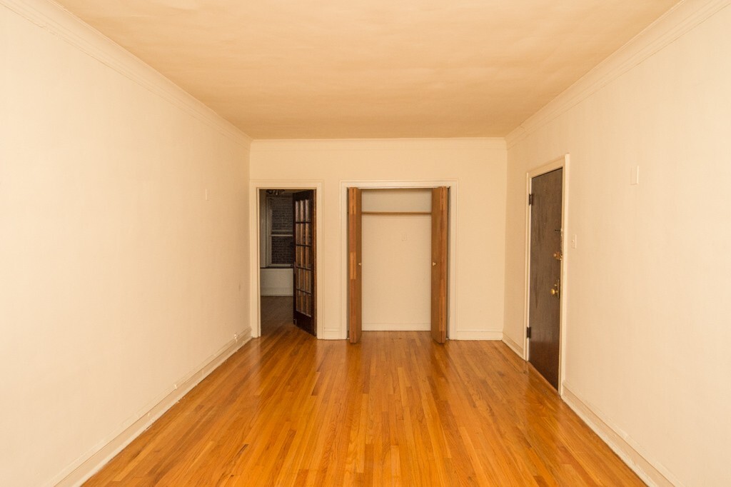 Building Photo - 4228 N Paulina St