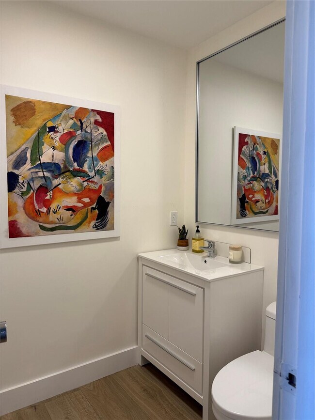 Building Photo - 330 Ave